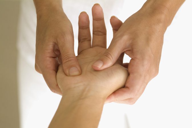 PunjabKesari, हाथों का एक्यूप्रेशर प्वाइंट